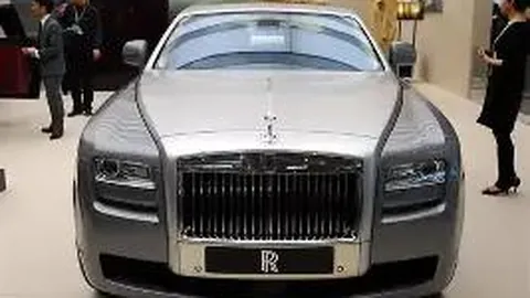 “35岁橄榄球巨星：他是如何赢得霉霉芳心的？”