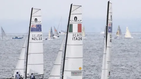 揭秘内维尔犀利点评：卢克-肖需强硬突破，队友面临艰难抉择困境！