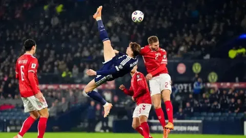 独家：揭秘萨拉赫访谈幕后，揭开经纪人阿巴斯布局之谜！